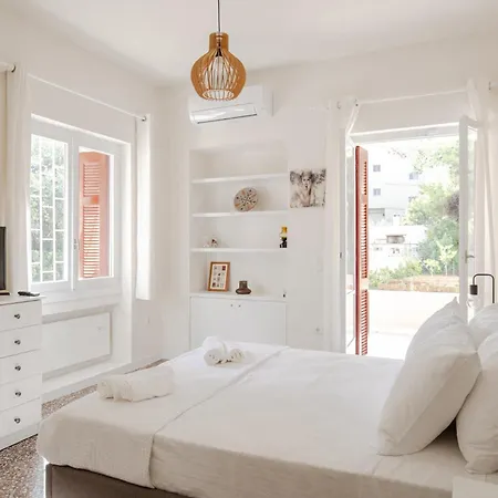 Private House - Garden - Glyfada Вилла